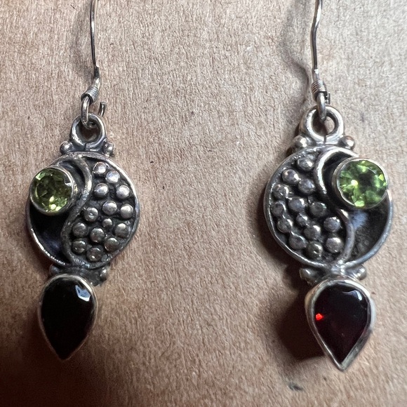 Peridot and Garnet Yin Yang Sterling Silver  .925 setting - Picture 2 of 3